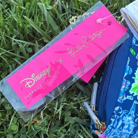 NWT Lilly Pulitzer x Disney Parks Collection Marsten Crossbody Bag - Picture 8 of 15